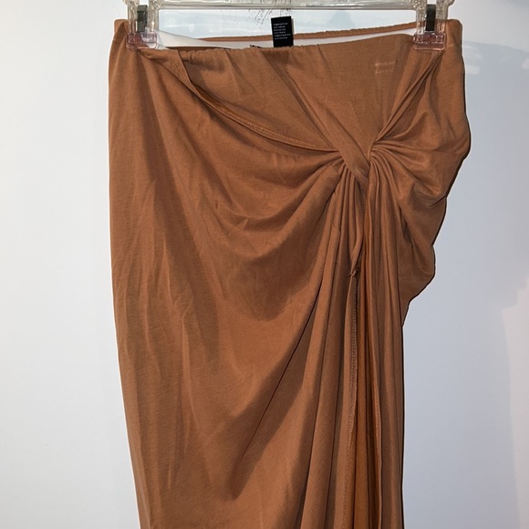 High Slit Bodycon Skirt - Picture 2 of 8
